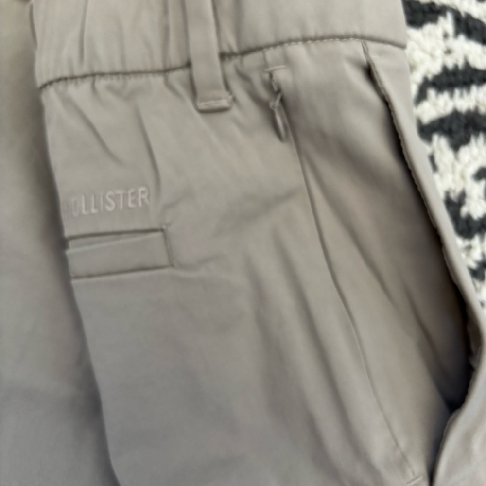 Hollister Men's Gray and Tan Shorts - Picture 9 of 12